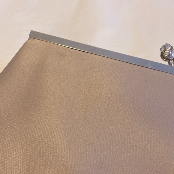 Lulu Townsend clutch with silver strap - Picture 3 of 8